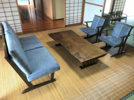 新発田市のご寺院様へ162幅一枚板栃材フロアテーブル、リビング・ダイニング兼用チェア、160幅ベンチをお届けしました！