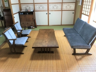 新発田市のご寺院様へ162幅一枚板栃材フロアテーブル、リビング・ダイニング兼用チェア、160幅ベンチをお届けしました！