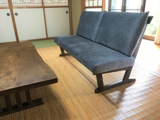 新発田市のご寺院様へ162幅一枚板栃材フロアテーブル、リビング・ダイニング兼用チェア、160幅ベンチをお届けしました！