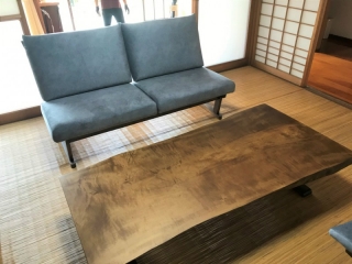 新発田市のご寺院様へ162幅一枚板栃材フロアテーブル、リビング・ダイニング兼用チェア、160幅ベンチをお届けしました！