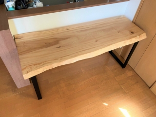 新潟市のT様邸へ160幅一枚板栃材カウンターデスクをお届けしました！