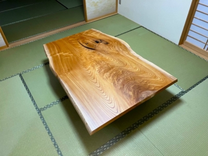 新潟市のW様邸へ168幅一枚板欅材フロアテーブルをお届けしました！