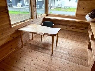 村上市のW様邸へ127幅一枚板と栃材ダイニングテーブルをお届けしました！