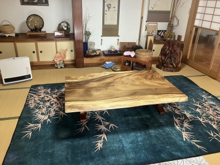 新潟市のT様邸へ151幅一枚板モンキーポット材フロアテーブルをお届けしました！