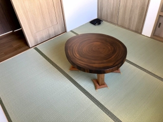 新潟市のH様邸へ201幅一枚板モンキーポット材ダイニングテーブルセット、モンキーポット材輪切りテーブル、180幅TVボードなどをお届けしました！
