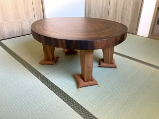 新潟市のH様邸へ201幅一枚板モンキーポット材ダイニングテーブルセット、モンキーポット材輪切りテーブル、180幅TVボードなどをお届けしました！