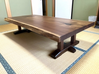 長岡市のS様邸へ151幅一枚板ウォールナット材フロアテーブルをお届けしました！