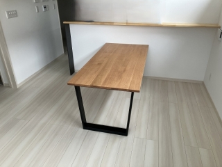 胎内市のH様邸へ180幅オーク材ダイニングテーブルをお届けしました！