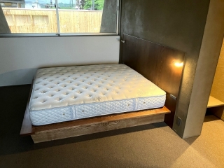 新発田市の宿泊施設へ【日本ベッド　シルキーシフォン　Kサイズ】お届けしました！