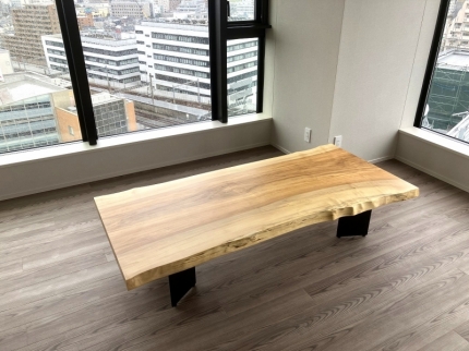 新潟市のW様邸へ180幅一枚板栃材フロアテーブルをお届けしました！