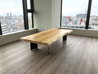 新潟市のW様邸へ180幅一枚板栃材フロアテーブルをお届けしました！