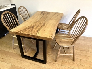 新潟市のW様邸へ152幅一枚板タモ材ダイニングテーブルをお届けしました！