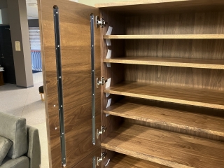 新潟市のF様邸へ170幅ウォールナット材特注カップボードをお届けしました！