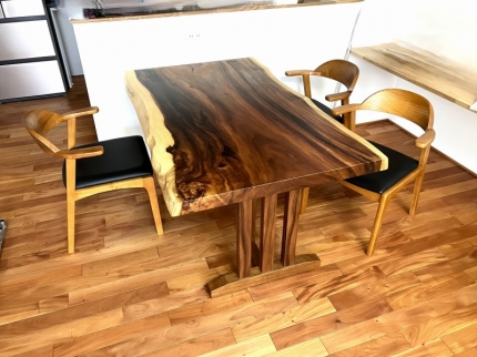 新潟市のS様邸へ151幅一枚板モンキーポット材ダイニングテーブルをお届けしました！