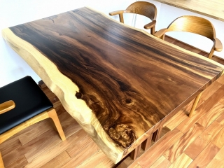 新潟市のS様邸へ151幅一枚板モンキーポット材ダイニングテーブルをお届けしました！