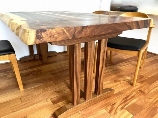 新潟市のS様邸へ151幅一枚板モンキーポット材ダイニングテーブルをお届けしました！