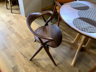 新潟市のW様邸へモリスチェア(ウォールナット材)をお届けしました！