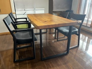 見附市のT様邸へ152幅一枚板プラタナス材ダイニングテーブル、スポットチェアをお届けしました！