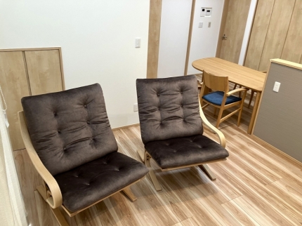 新発田市のM様邸へワイド片肘アームソファ、180幅オーク材TVボードをお届けしました！