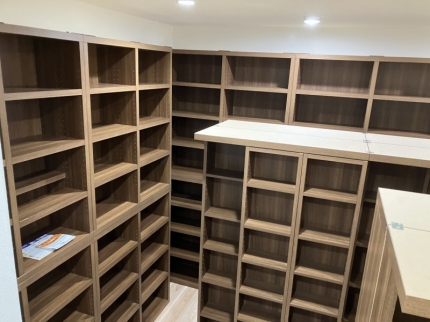 新発田市のM様邸へ特注書棚をお届けしました！