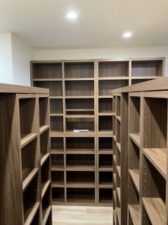 新発田市のM様邸へ特注書棚をお届けしました！