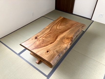新潟市のS様邸へ151幅一枚板楠材フロアテーブルをお届けしました！