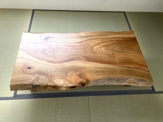 新潟市のS様邸へ151幅一枚板楠材フロアテーブルをお届けしました！