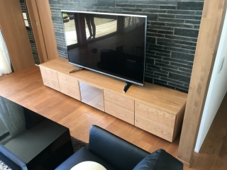 新潟市のＫ様邸にオーダー(特注)テレビボードをお届けしました！