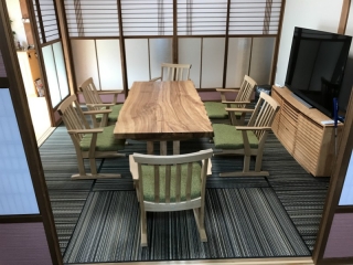 新発田市のＫ様邸へ187幅栃材テーブル・