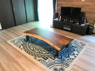 長岡市のS様邸へ167幅モンキーポット材フロアテーブルをお届けしました！