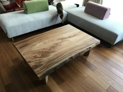 新潟市のK様邸へ122幅楠材フロアテーブルをお届けしました！