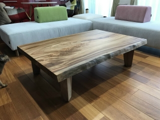 新潟市のK様邸へ122幅楠材フロアテーブルをお届けしました！