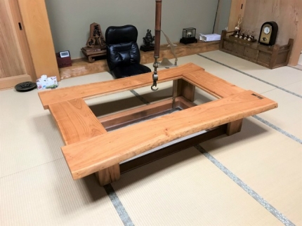 新発田市のＩ様邸へ185幅山桜材特注いろりテーブルをお届けしました！