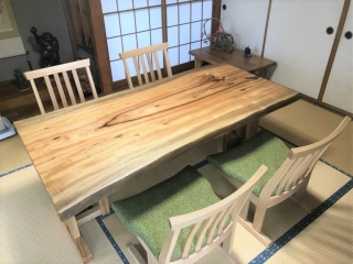 新潟市のT様邸へ180幅楠材一枚板ダイニングテーブル・チェアをお届けしました！