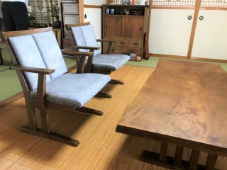 新発田市のご寺院様へ162幅一枚板栃材フロアテーブル、リビング・ダイニング兼用チェア、160幅ベンチをお届けしました！