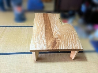 燕市のK様邸へ184幅一枚板欅材フロアテーブル、121幅一枚板栃材フロアテーブルをお届けしました！